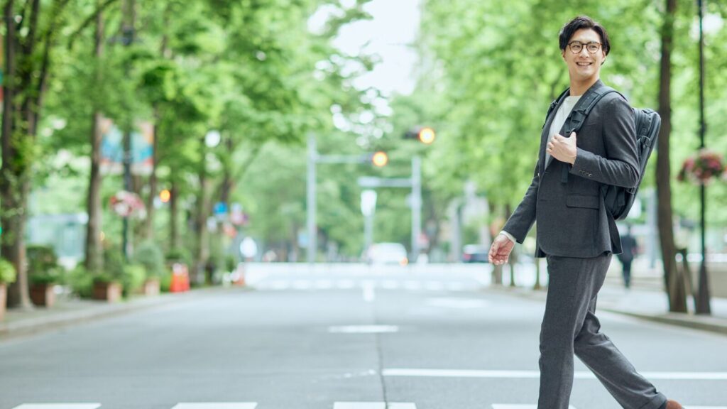 海外でも受け入れられるビジネスカジュアルスーツ