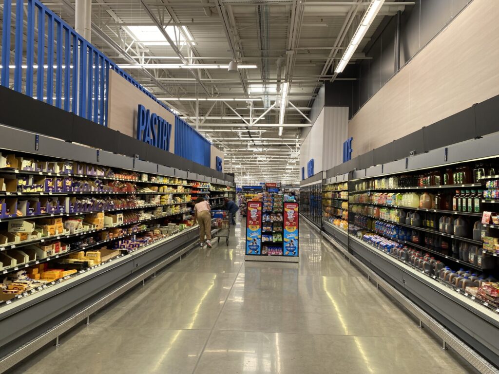 Walmartの店内