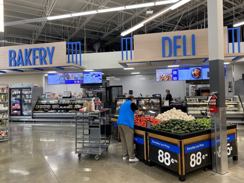 Walmartの店内
