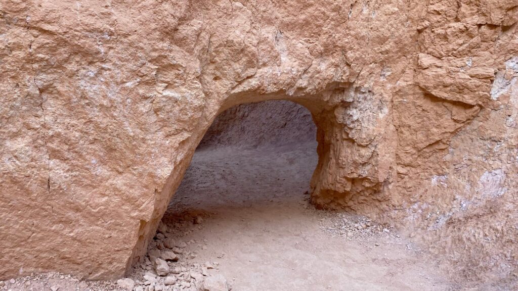 Rock Tunnel of Navajo loop