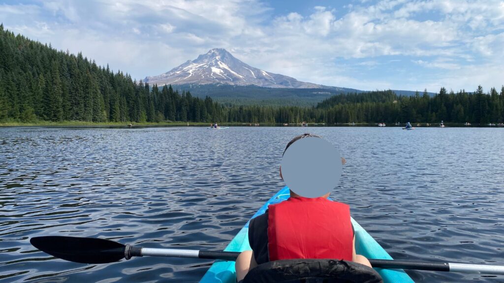 Kayaking in Trillium lake