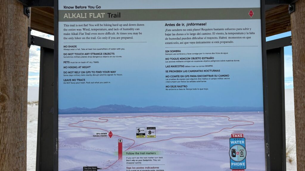 Alkali flat trailの看板