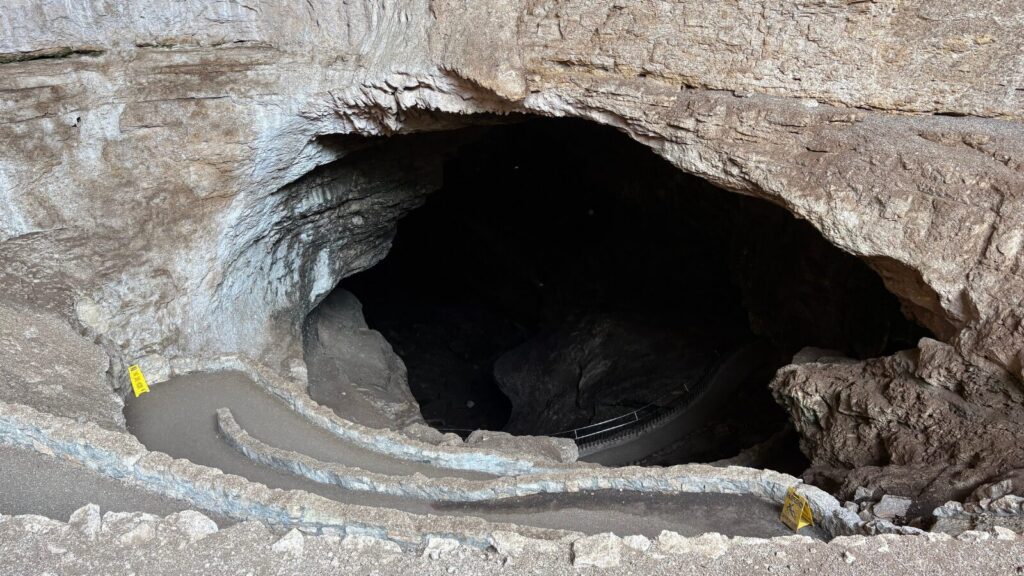 Caveの入り口