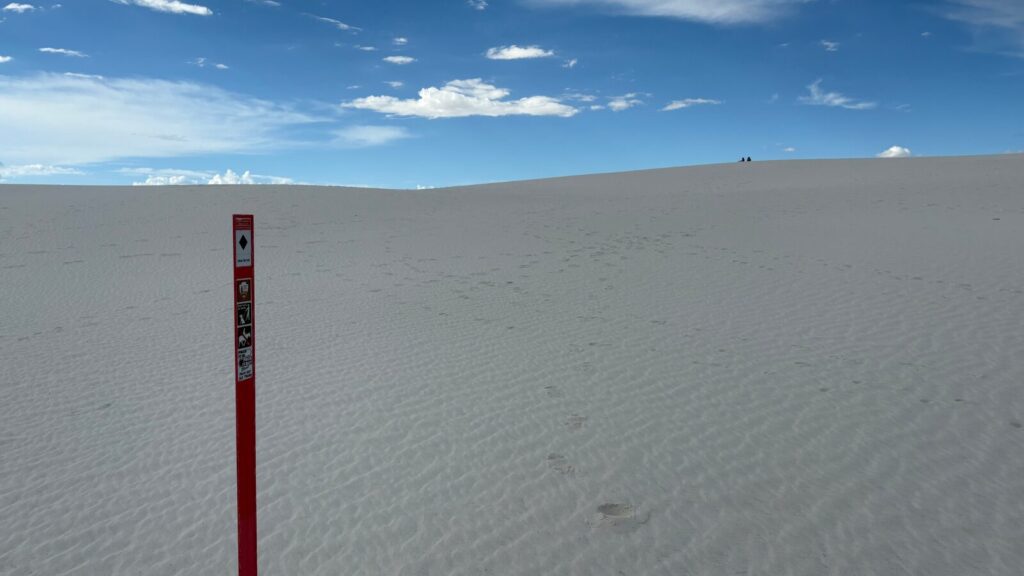 ホワイトサンズのTrailの目印